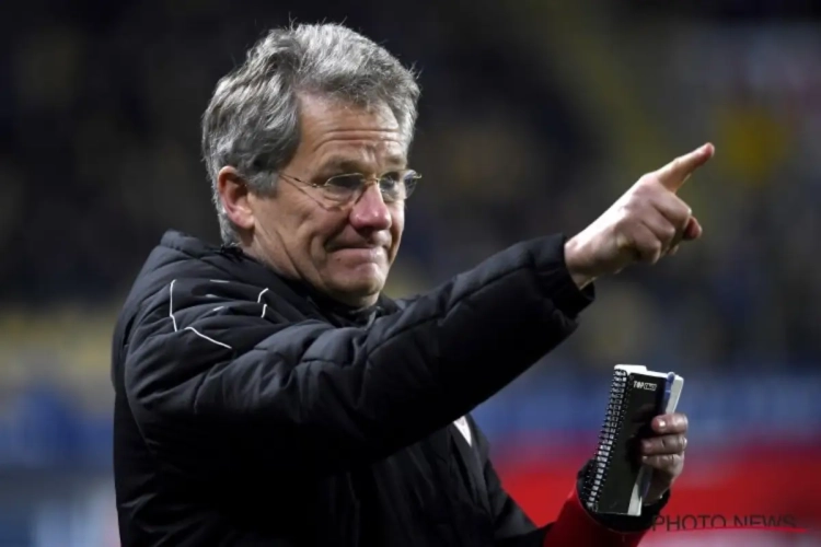 Antwerp-coach Bölöni doet het weer en interviewt Makelélé: "Waar heb je die nummer 20 gehaald?"