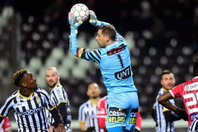 Dikke pech: sterkhouder Charleroi weken out