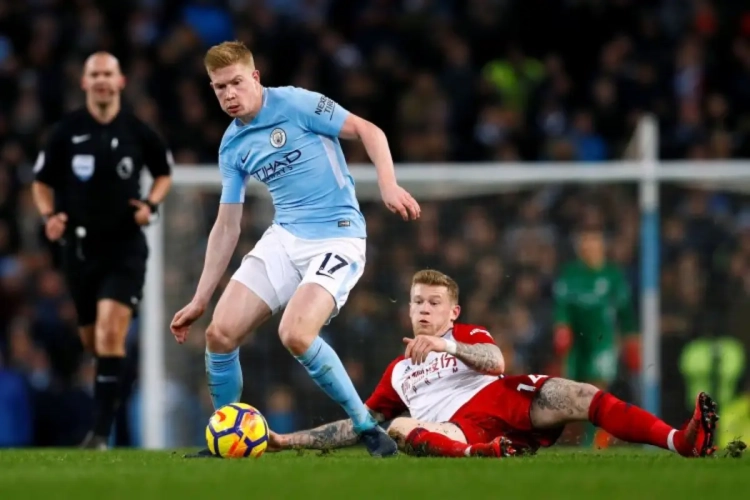 Manager De Bruyne klapt uit de biecht over nieuw contract: "Zelfs meer dan Bale, denk ik"