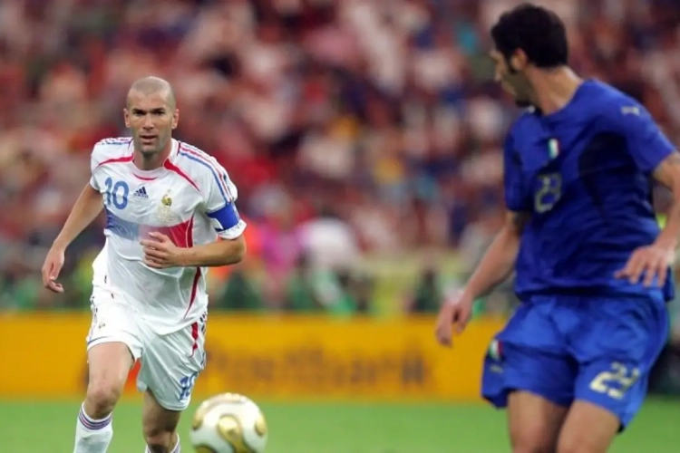 Bruno Versavel was ooit ploegmaat van een jonge Marco Materazzi: "Voor elke match sloeg hij zijn voetbalschoenen tegen zijn voorhoofd"