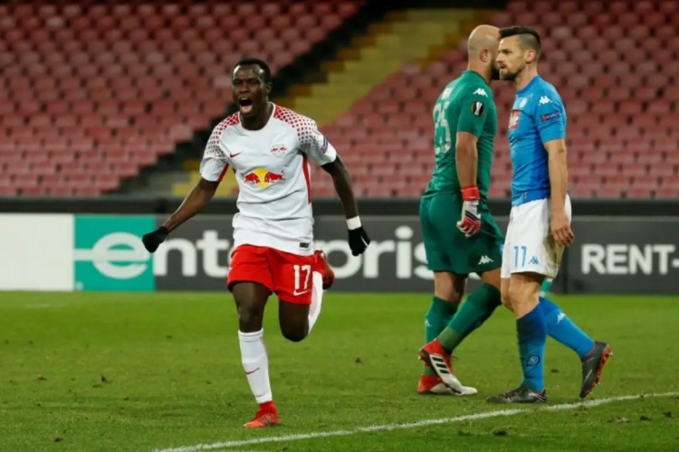 Vliegt Napoli nu ook met klikken en klakken uit Europa League? Zonder Mertens lijdt het pijnlijke thuisnederlaag