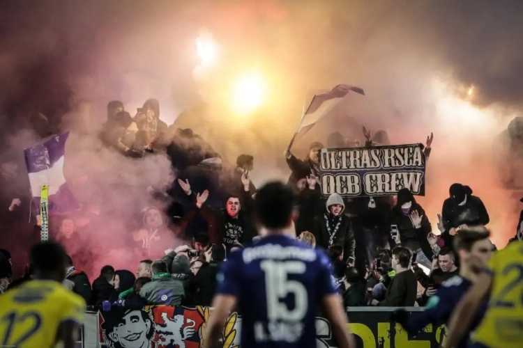 ? De belangrijkste voetbalnieuwtjes van woensdag 21 februari: licentie Antwerp, Deschacht, Hazard, wangedrag RSCA-fans, ...