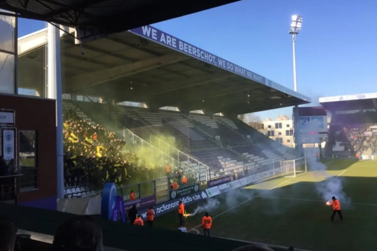 ? Lierse-fans eren mee en zingen voor Beerschot Wilrijk-materiaalman 'Joske'