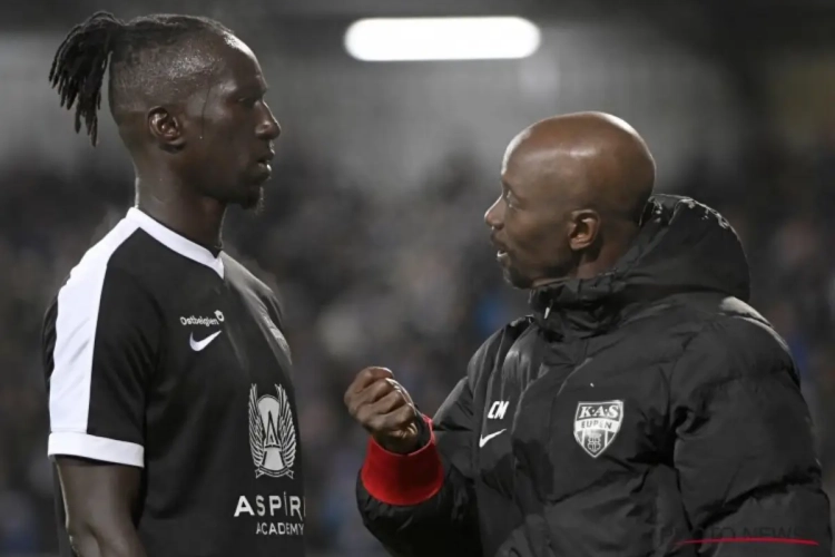 Wat is er toch gebeurd? Nog steeds geen toenadering tussen coach in degradatienood en levensbelangrijke spits