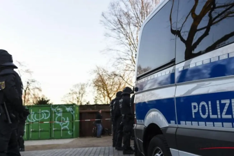 ? Zware knokpartij tussen hooligans van Keulen en Leverkusen, 200 agenten moeten tussenkomen