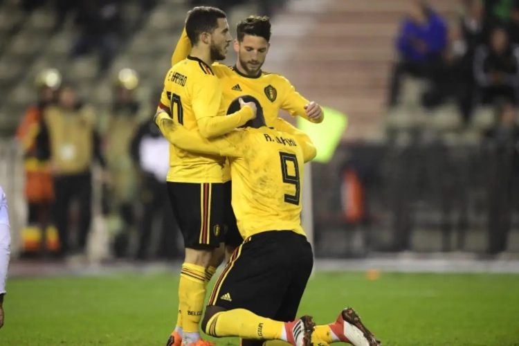 De komische tweet van Dries Mertens die inslaat als bommetje op sociale media: "Er zijn andere manieren om ons te bedanken hoor Romelu"