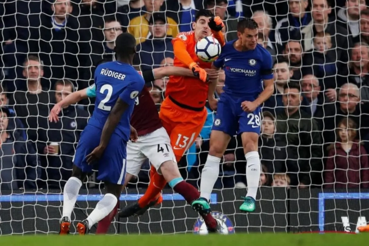 Chelsea (met fitte Courtois) laat weer zure punten liggen en mag Champions League nu écht wel op zijn buik schrijven