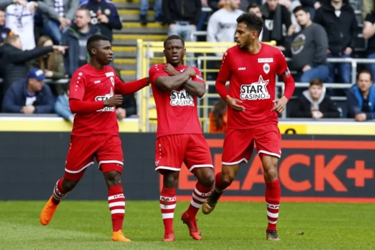 Vertrekkende speler van Antwerp doet lekker geheimzinnig: "Ik wil het gewoon niet zeggen, je kent mij toch of niet? Ik hou van spannende dingen"