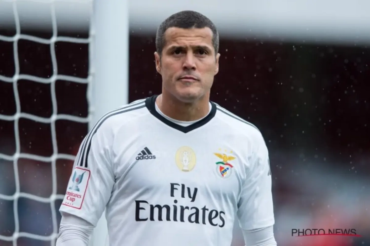 ? Schitterende beelden: legendarische doelman krijgt fantastisch afscheid in al even legendarisch stadion