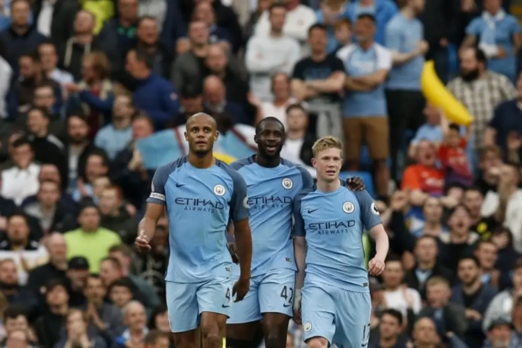 Kompany heeft duidelijke mening over verkiezing: "De Bruyne had die trofee altijd moeten krijgen"