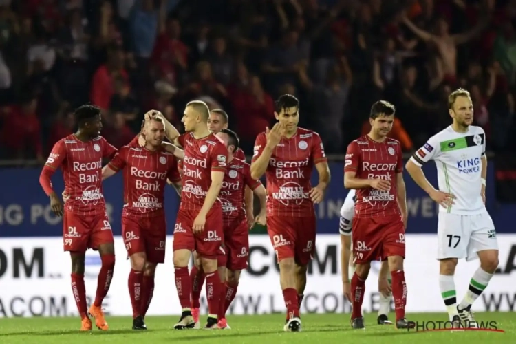 Zulte Waregem kan het zelfs met tien en is met fabelachtige cijfers groepswinnaar in play-off 2, slechts 1 minpuntje ...