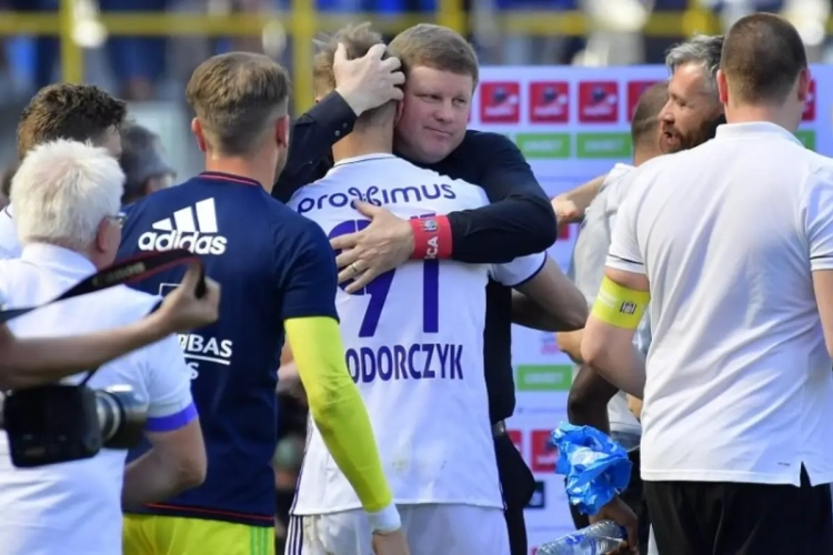 Hein Vanhaezebrouck: "Vier keer tegen Brugge gespeeld en waren drie keer duidelijk beter" en "Die 5-0? Halfuur gecontroleerd en Hanni mist dé kans op 0-1..." 