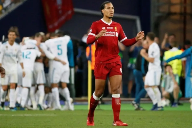 Ook Virgil van Dijk neemt blunderkeeper Karius in bescherming: "Niemand is perfect, andere mensen maken ook fouten hoor"