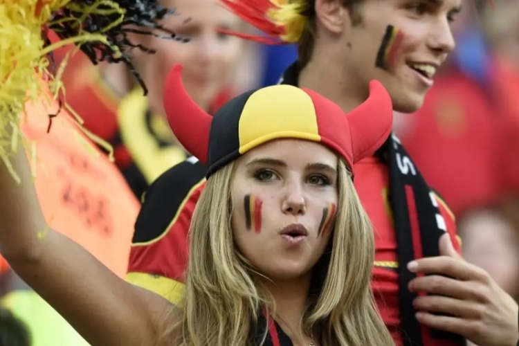 Daar is het WK, daar is WK-babe Axelle opnieuw! "Nu het WK-periode is, beginnen mensen mij opnieuw meer te herkennen"