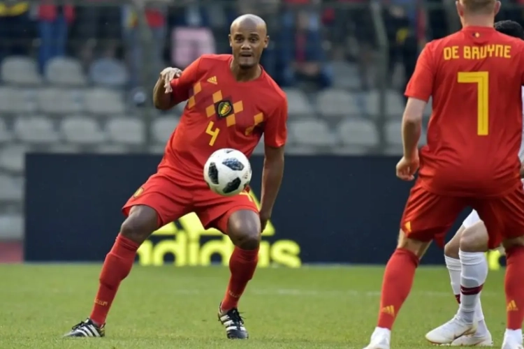 Timmy Simons, die zelden buiten strijd was, verklaart waarom Kompany de vervelende blessures maar blijft opstapelen