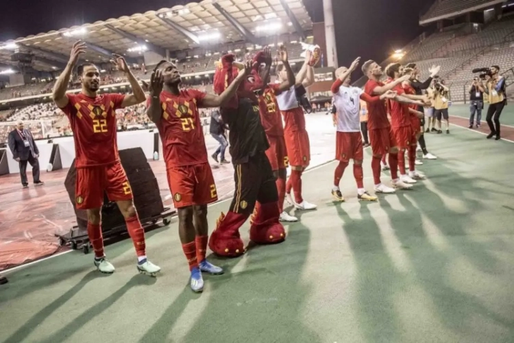 Spelersvrouwen in Rusland? Geniale zet, bondscoach! "Ik deed het een keer met mijn vrouw op zondagochtend en 's middags scoorde ik drie keer"