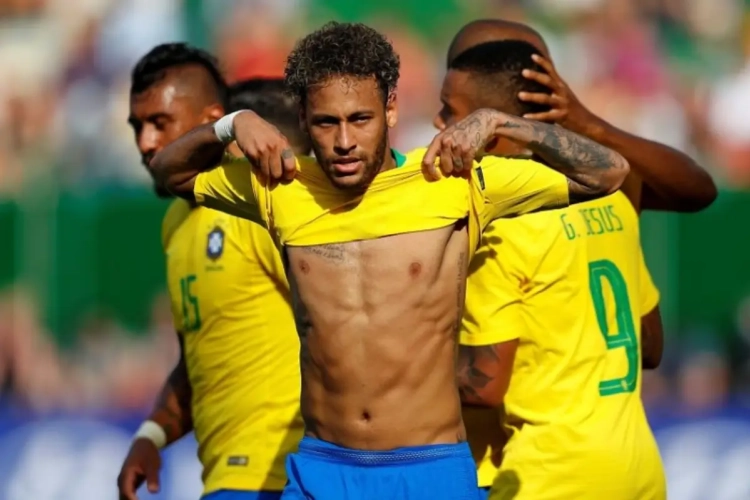 ? En of hij klaar is voor het WK: Neymar zet met wondergoal de jacht in op illustere records van legendes Ronaldo en Pélé