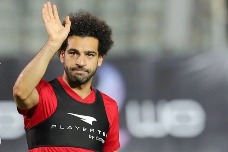 Race tegen de klok voor 'Mo' Salah: Egyptische sterspeler traint mee, maar geraakt hij ook speelklaar?