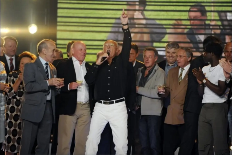 📷  Anderlecht brengt hulde aan lange Jojo: maker van clublied overleed na ziekte 