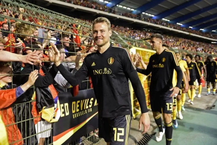 Twitterprofiel Simon Mignolet draait op volle toeren: zo liep Engelse bondscoach zijn blessure op volgen 'Big Si'