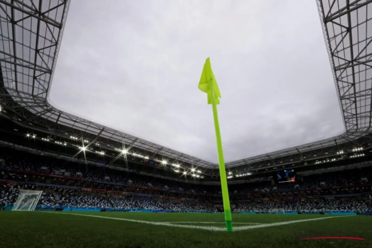 🎥 Doelman wordt omsingeld en geslagen door spelers van tegenstander in derby Spaanse 2de klasse