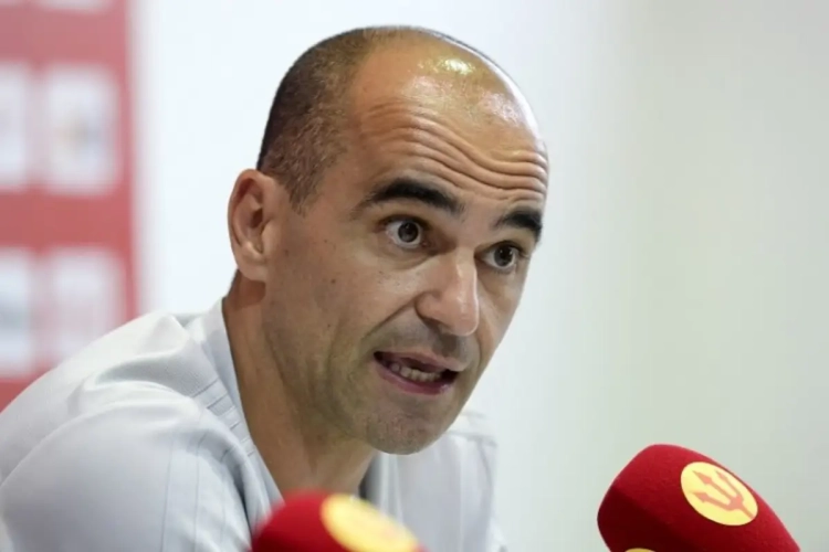 Ook Martínez ontsnapt niet aan vragen over gefrustreerde reactie Simon Mignolet, maar hij blust het brandje in stijl