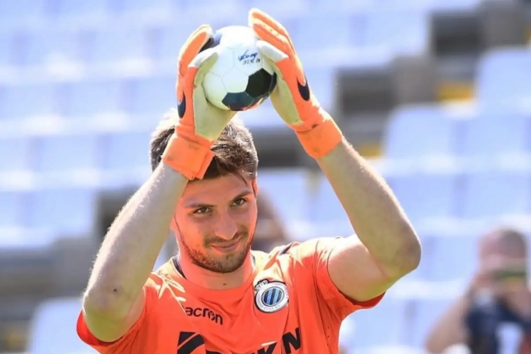 ? Doelman van Club Brugge maakt voor eens en voor altijd komaf met discussie over zijn lengte (en heeft nog meer in petto voor fans blauw-zwart)