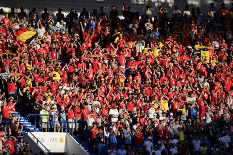 ? Volg de fanwalk van de fans hier LIVE