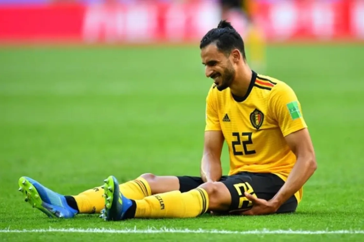 Domper op de (vroege) feestvreugde: Rode Duivel die volop mag dromen van transfer moet geblesseerd van het veld