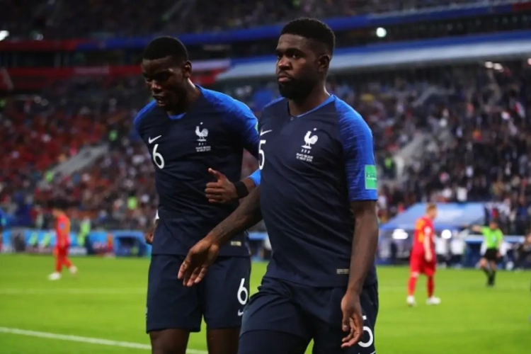 ? Het zal wel toeval zijn, maar toch: dit deed Samuel Umtiti tijdens de rust van Frankrijk-België en dus nauwelijks enkele minuten voor zijn doelpunt