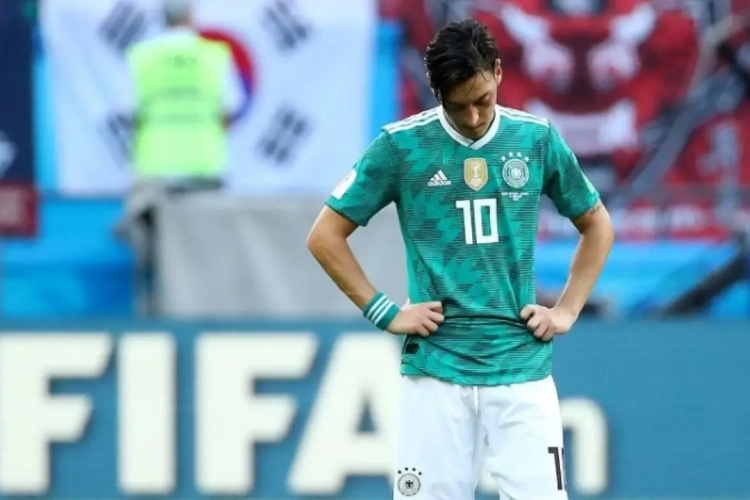 Duitse voetbalbond kan niet lachen met (racisme-)uitspraken van Mesut Özil: "Zetten ons al jaren in voor integratie"