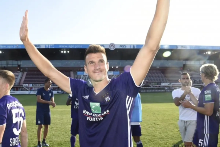 Eerste match, drie goals voor Santini: "Twee typische Santini-goals? Nee hoor..."