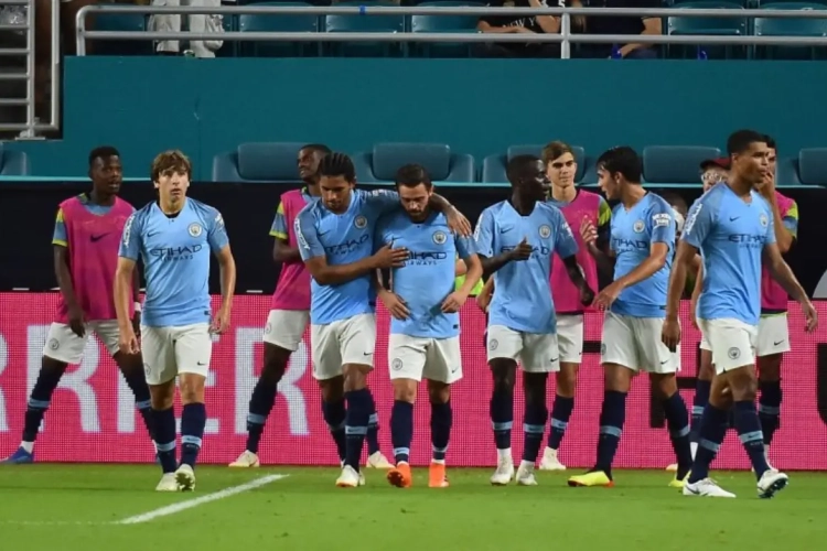 ? Chelsea lachende derde na zoutloze topper tussen Liverpool en City