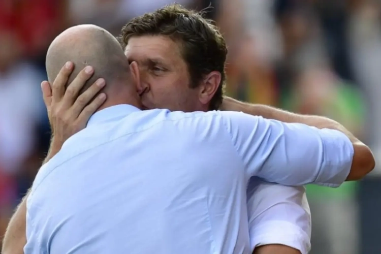 (Voetbal)vriendschap kan mooi zijn: zegevierende Clement heeft prachtcompliment in petto voor treurende ex-ploegmaat Gert Verheyen