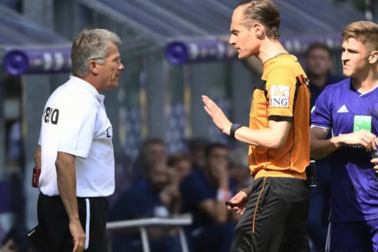 Hoe Antwerp-coach Laszlo Bölöni zijn schorsing nogmaals creatief omzeilde op Stayen