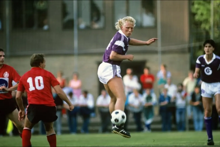 Voor hij naar Anderlecht kwam, zat Arnor Gudjohnsen ei zo na bij rivaal Standard