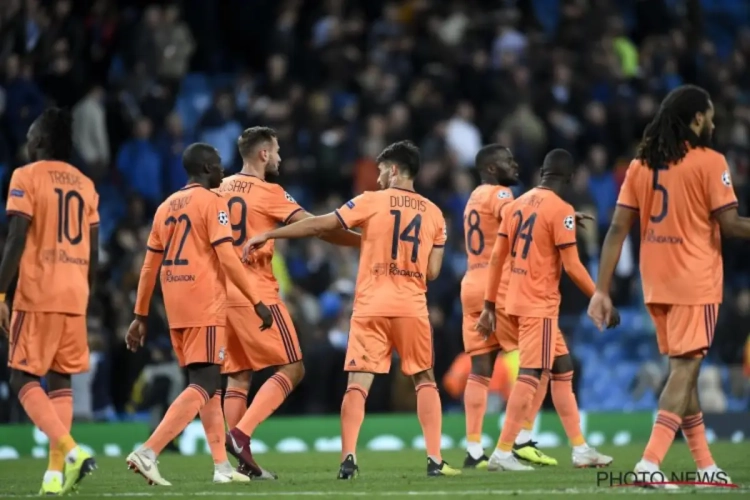 ? Schandalig: Lyon-fan brengt nazigroet, levenslange verbanning wenkt