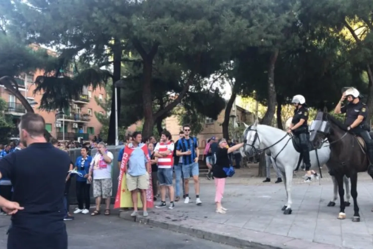 ? Spaanse politie laat fanwalk met Club Brugge-supporters in het honderd lopen