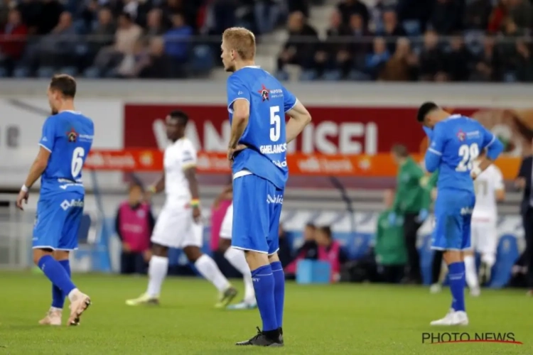 ? Zelden waren de Gentse fans zó cynisch: Mexican Wave bij 1-5 achter