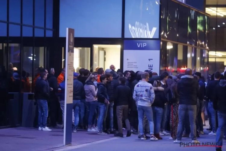 Gentse fans zijn het kotsbeu: "Louwagie buiten!"