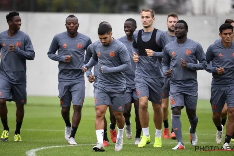 Ivoriaans talent Dhauholou was opvallende verschijning op training bij Anderlecht, coach Vanhaezebrouck geeft uitleg