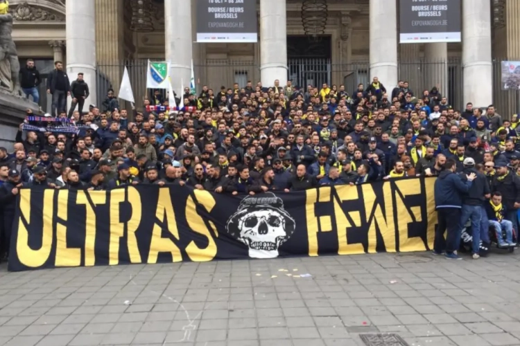 ? Dat belooft voor vanavond: Fenerbahçe-fans palmen met luidkeelse gezangen Brussel in