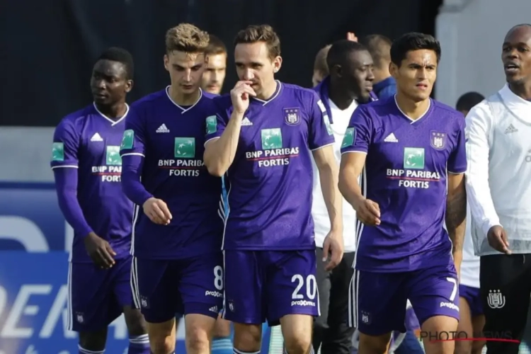 Geen handboeiengebaar, maar Sven Kums spreekt klare taal over zijn manager Mogi Bayat