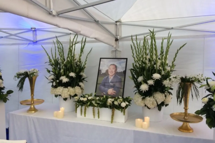 Overleden voorzitter OHL en Leicester City krijgt standbeeld