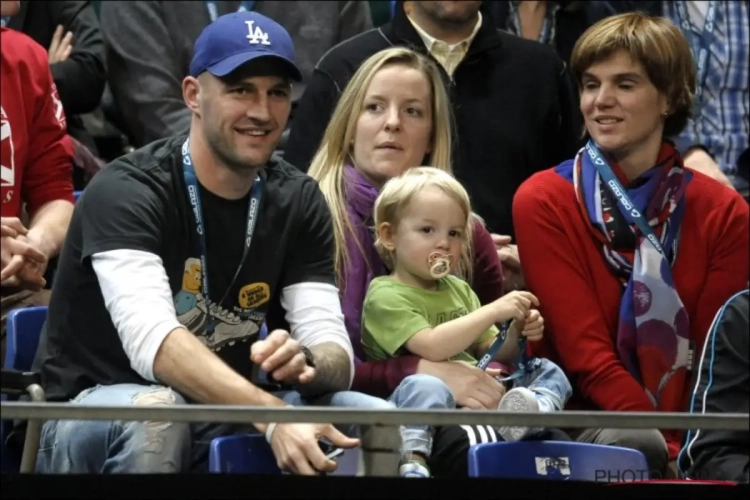 Jelle Van Damme krijgt strafklacht van ex-vrouw Elke Clijsters: "Drie jaar lang gestalkt"