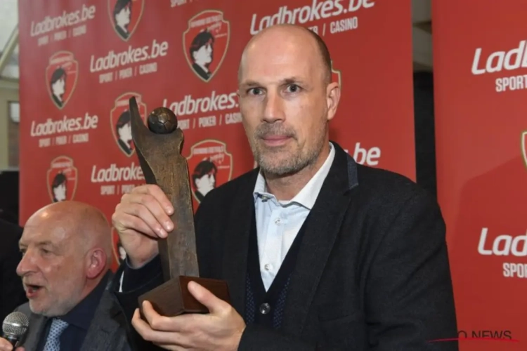 Philippe Clement (Genk) bewijst ongelijk van sceptici met Raymond Goethals-trofee: "De perceptie is helemaal anders"