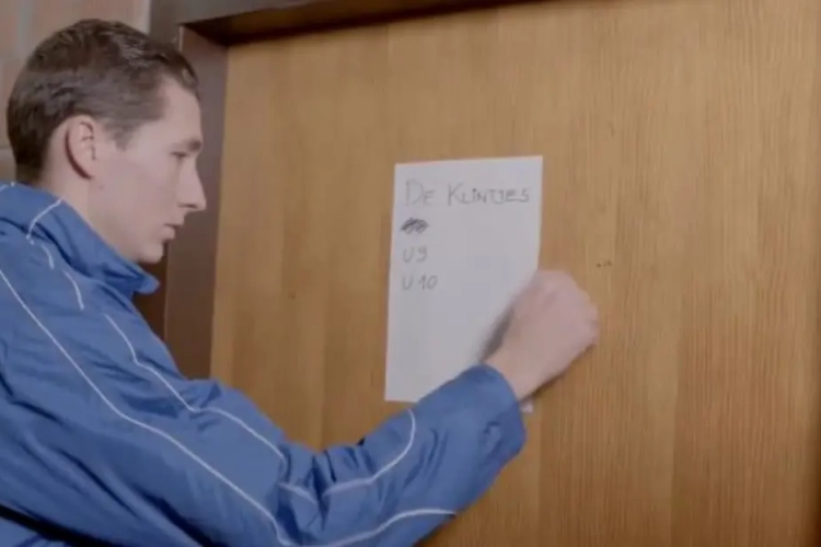 ? Spelers Club Brugge spelen benefietmatch met kinderen, Wesley deelt gele kaart uit voor... elleboogje