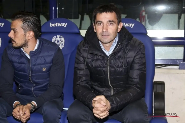 Alaves slaat in paniek en zet vier wedstrijden voor het einde coach op straat