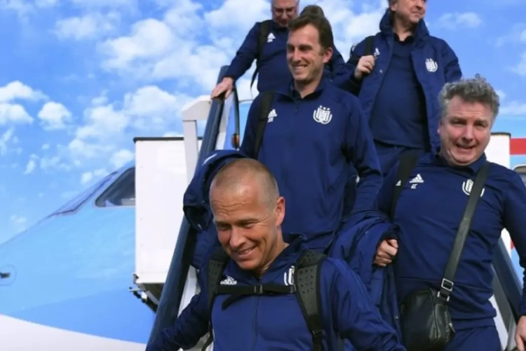Dit is het legertje omkadering dat Anderlecht mee naar Spanje nam
