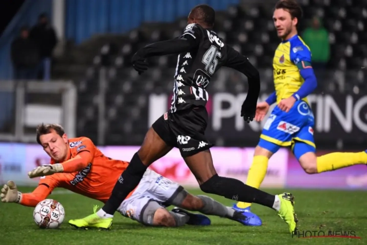 Het bestuur van Charleroi hangt een erg hoog prijskaartje aan Victor Osimhen